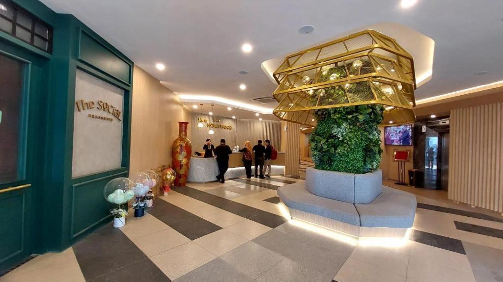 New Hollywood Hotel Pekanbaru Exterior foto
