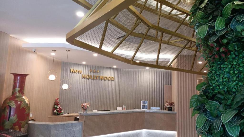 New Hollywood Hotel Pekanbaru Exterior foto