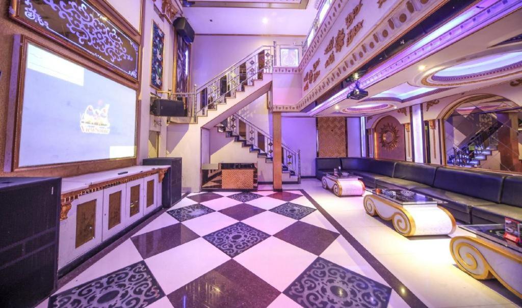 New Hollywood Hotel Pekanbaru Exterior foto