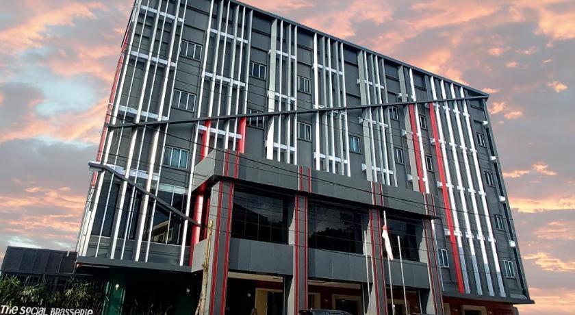 New Hollywood Hotel Pekanbaru Exterior foto