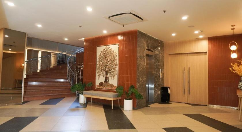 New Hollywood Hotel Pekanbaru Exterior foto