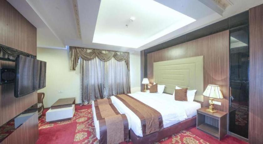 New Hollywood Hotel Pekanbaru Exterior foto