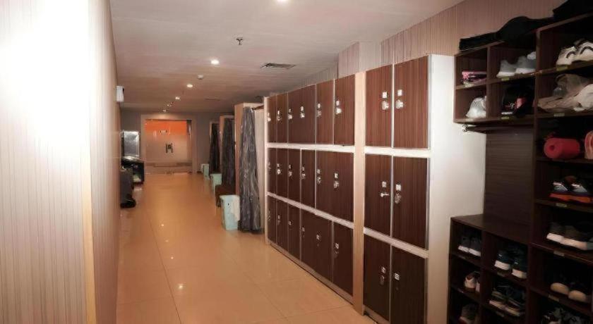 New Hollywood Hotel Pekanbaru Exterior foto