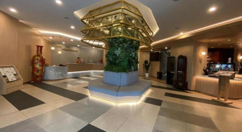 New Hollywood Hotel Pekanbaru Exterior foto
