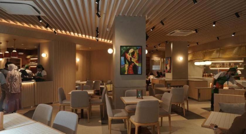 New Hollywood Hotel Pekanbaru Exterior foto