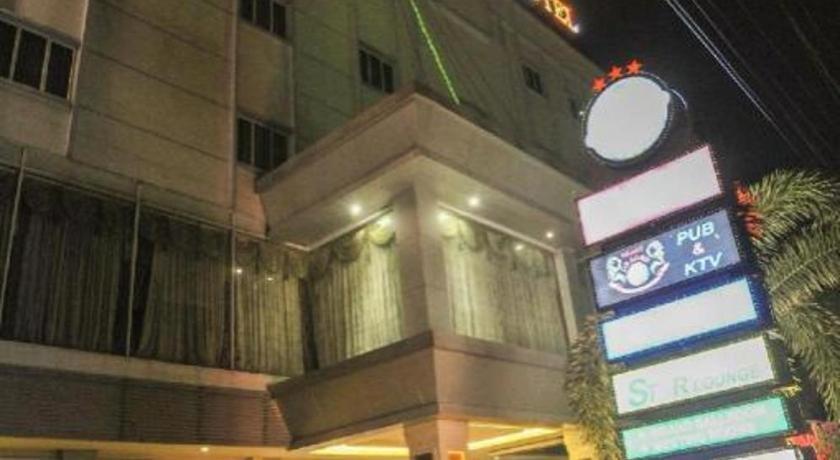 New Hollywood Hotel Pekanbaru Exterior foto